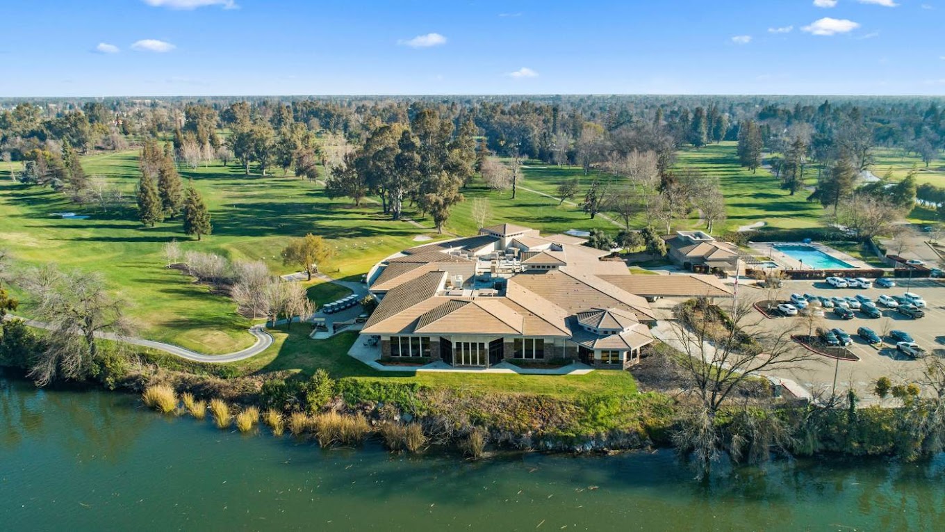 Terrace and lawn along the San Joaquin River at Waves Banquet